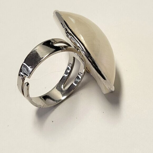 White Oval Mother of Pearl Adjustable Ring - Picture 4 of 13